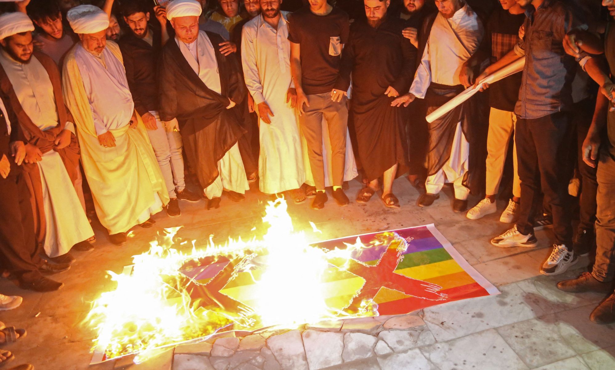 Pride-flag-burning-Iraq