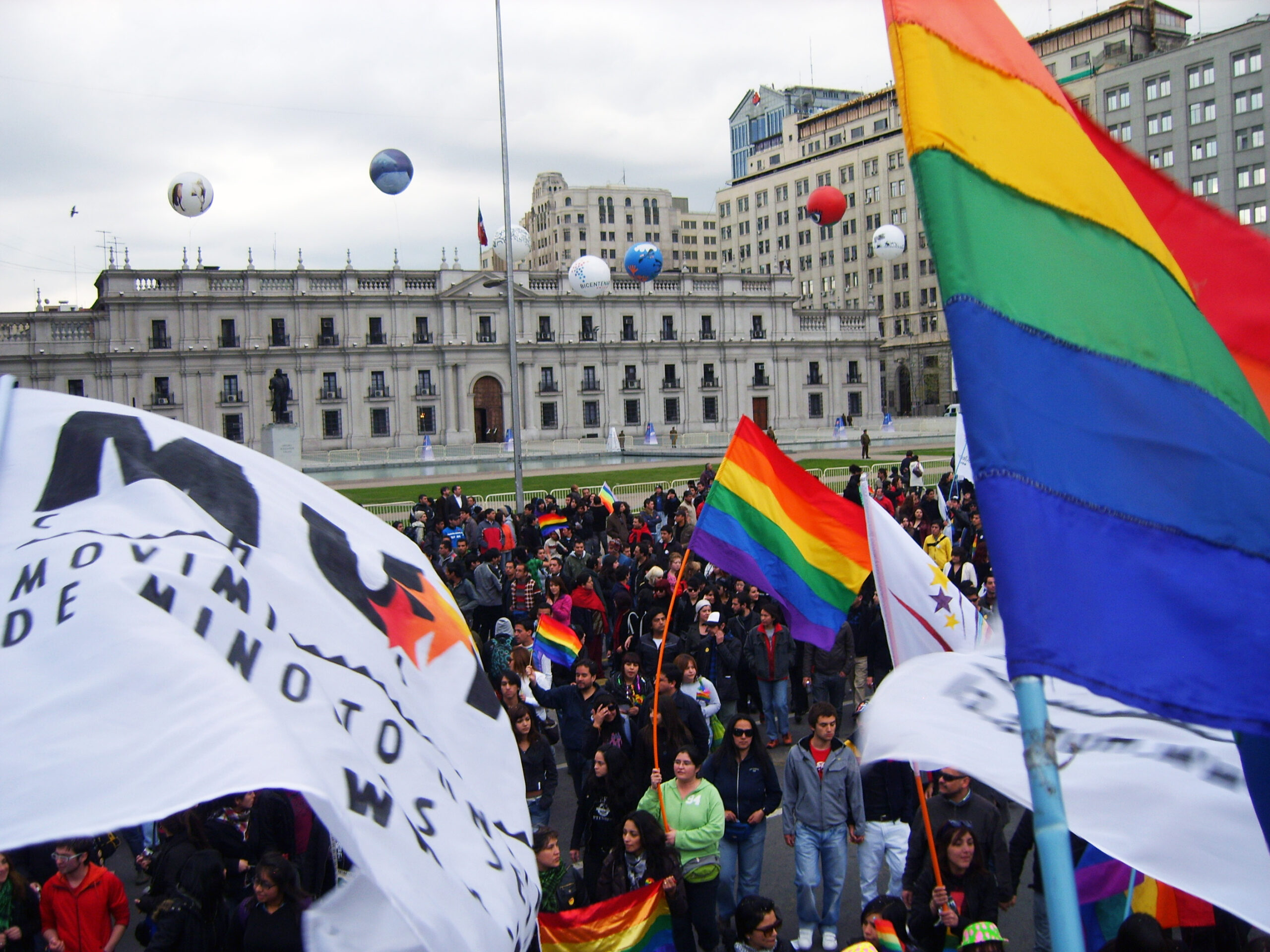Marcha_gay_en_Santiago_de_Chile,_2009