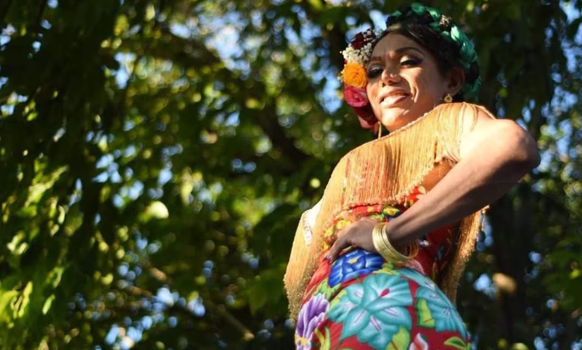 ad543a5b736b0c03b338be9f014c01d9-1