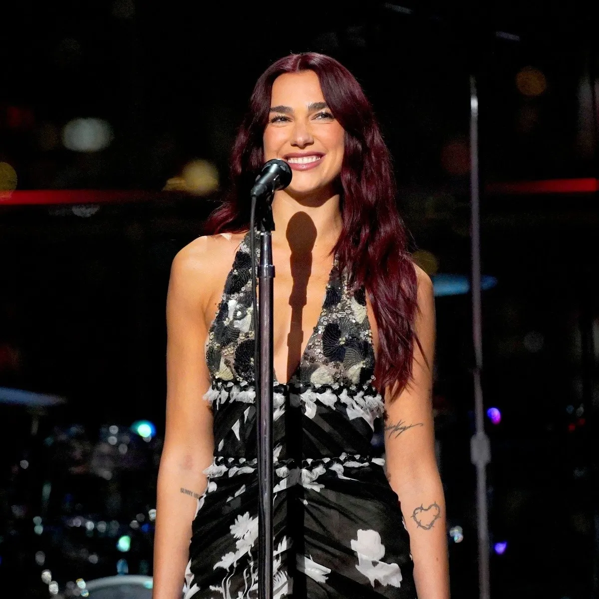 dua-lipa-2ce83fb_x1x.jpg_423682103