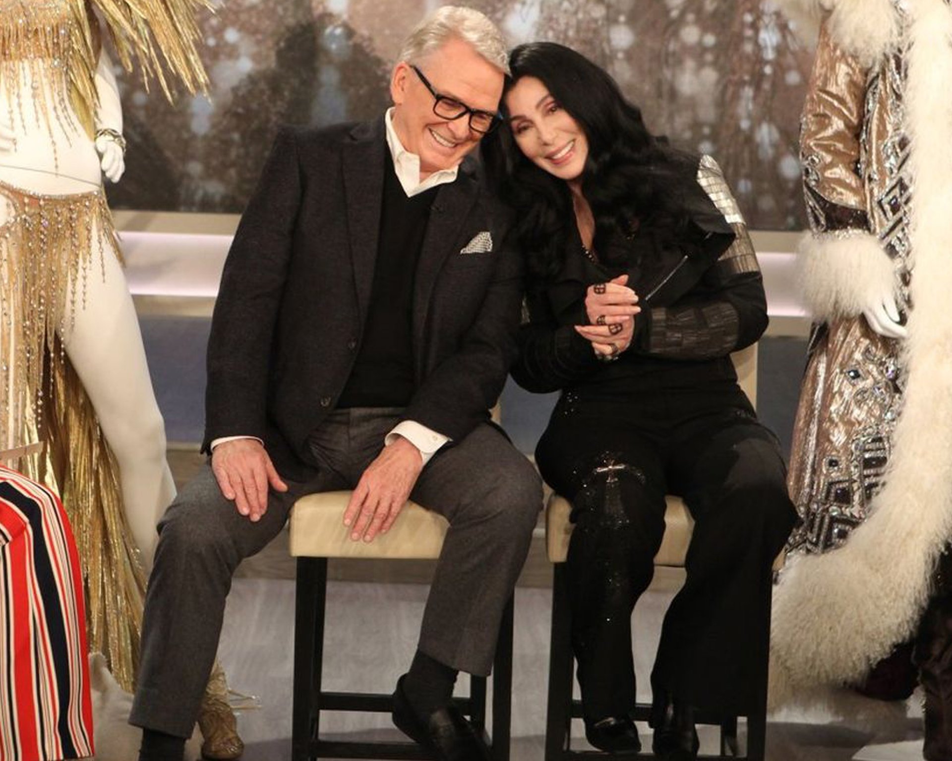 Bob Mackie, referente del vestuario del espectáculo, fallece a los 87 años Bob_Cher_TheTalk