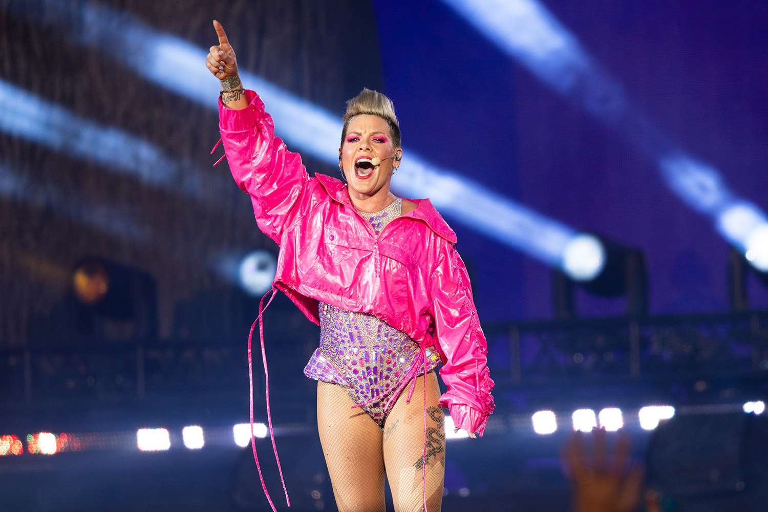 Pink cuestiona el discurso propalestino de Macklemore y enfrenta críticas pink-brings-out-alanis-morissette-at-show-100923-01-cf0402db7af148318a3838ecc57e9040