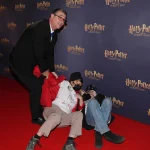 Activistas trans irrumpen en gala de Harry Potter en Londres Harry Potter and the Cursed Child gala performance